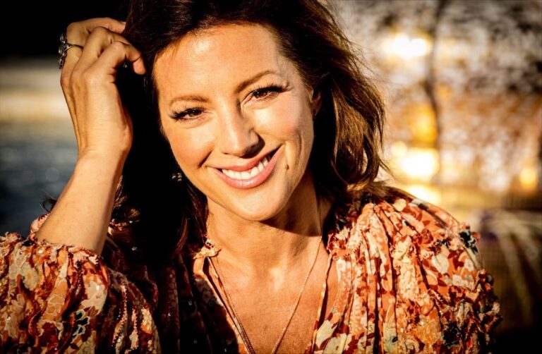 Sarah McLachlan Kicks Off Tour at Pacific Coliseum on May 23