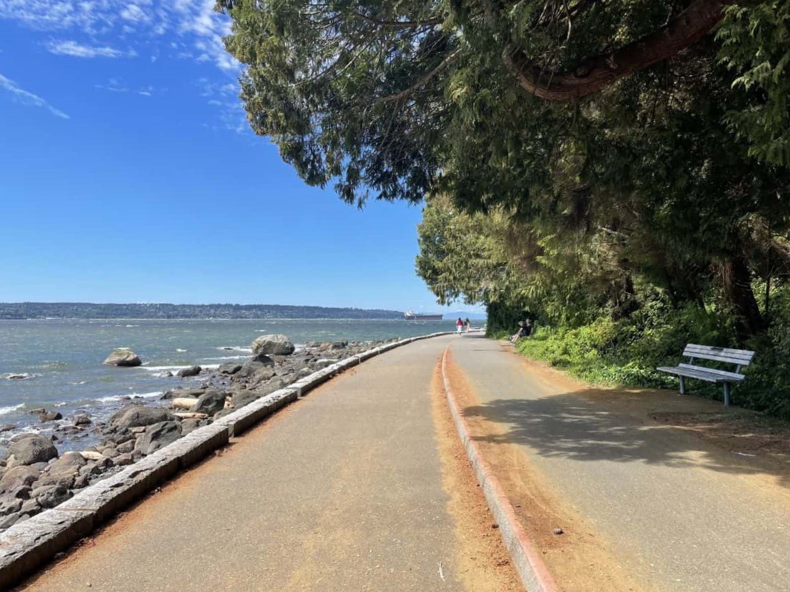 bike lane on vancouver seawall in stanley park