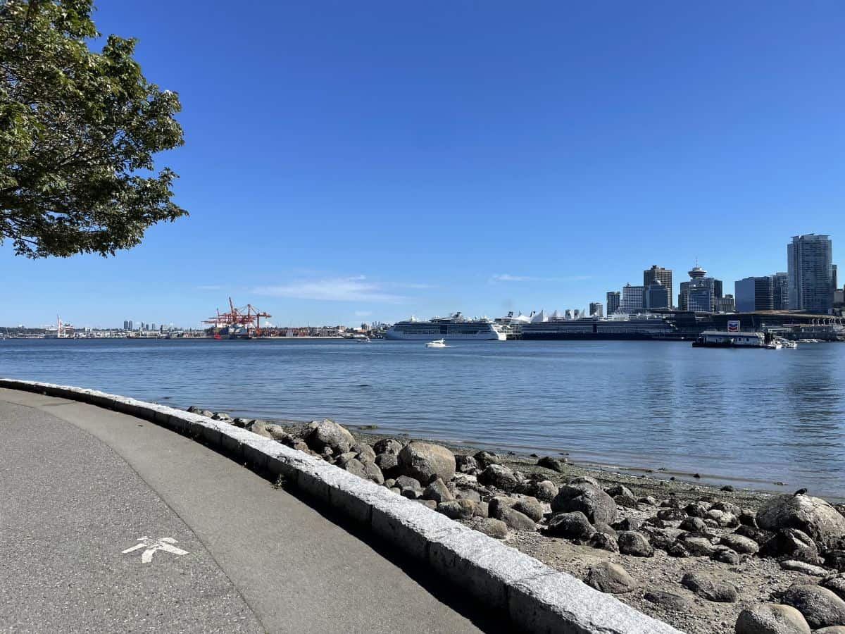 stanley park seawall at coal harbour