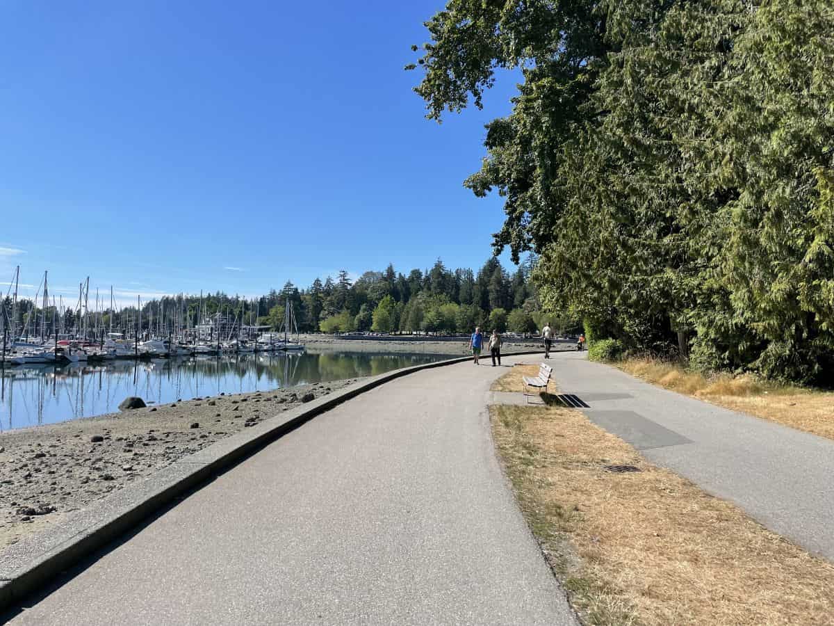 vancouver seawall walking towards coal harbor