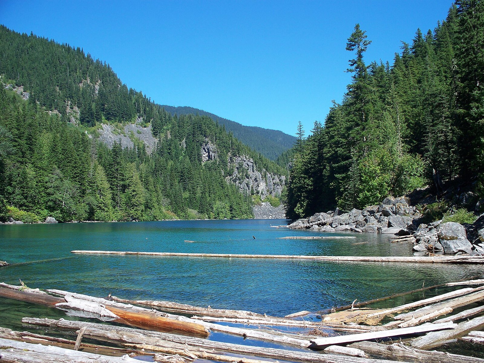 Lindeman Lake backcountry camp (Sx̱ótsaqel/Chilliwack Lake Park)
