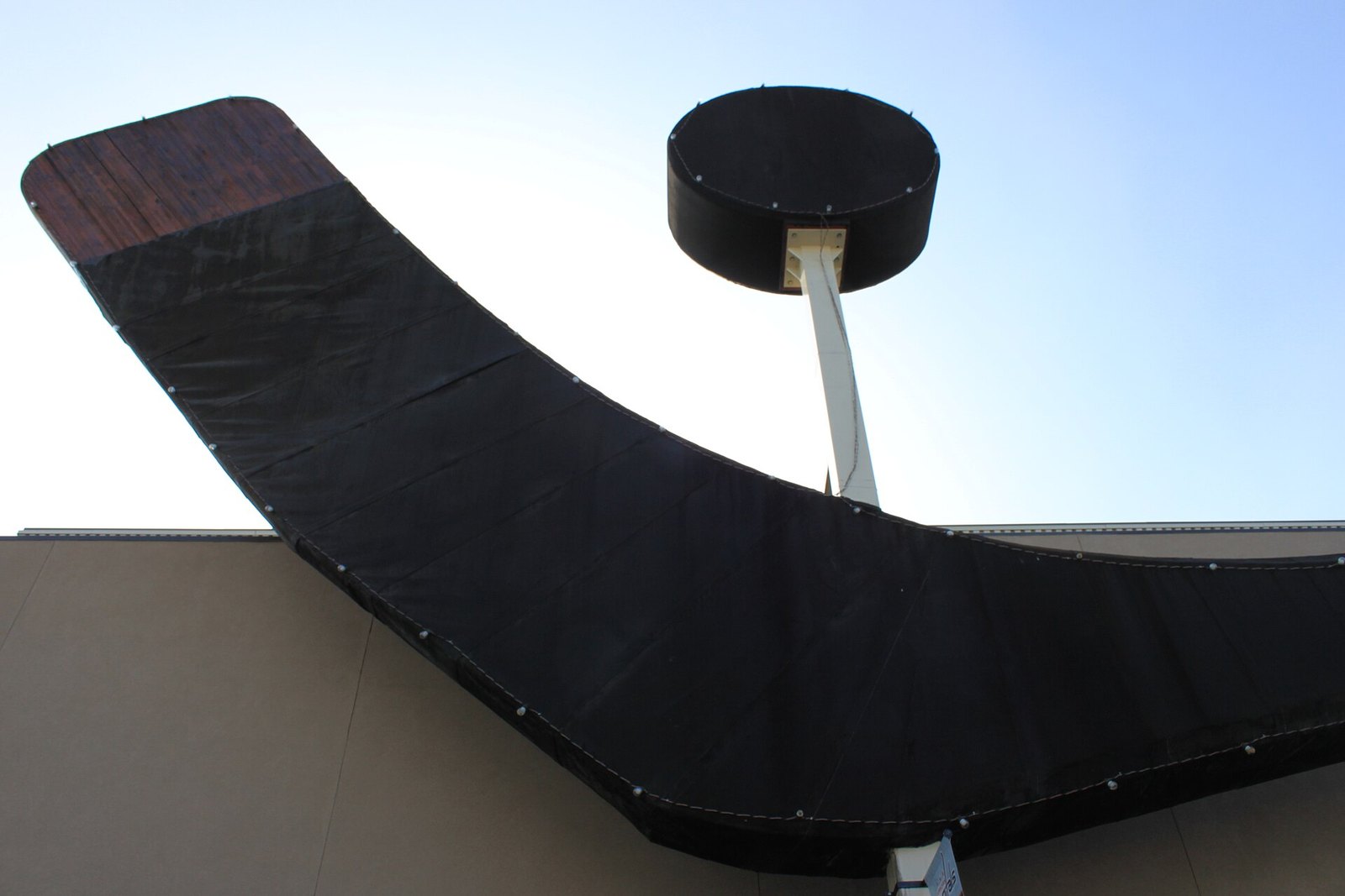 World's Largest Hockey Stick and Puck (Duncan, removed)