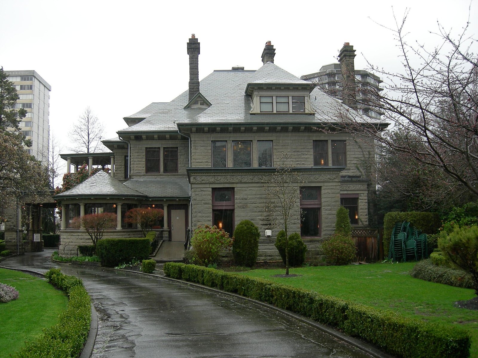 Hy's Mansion and Romano's Macaroni Grill (West End)