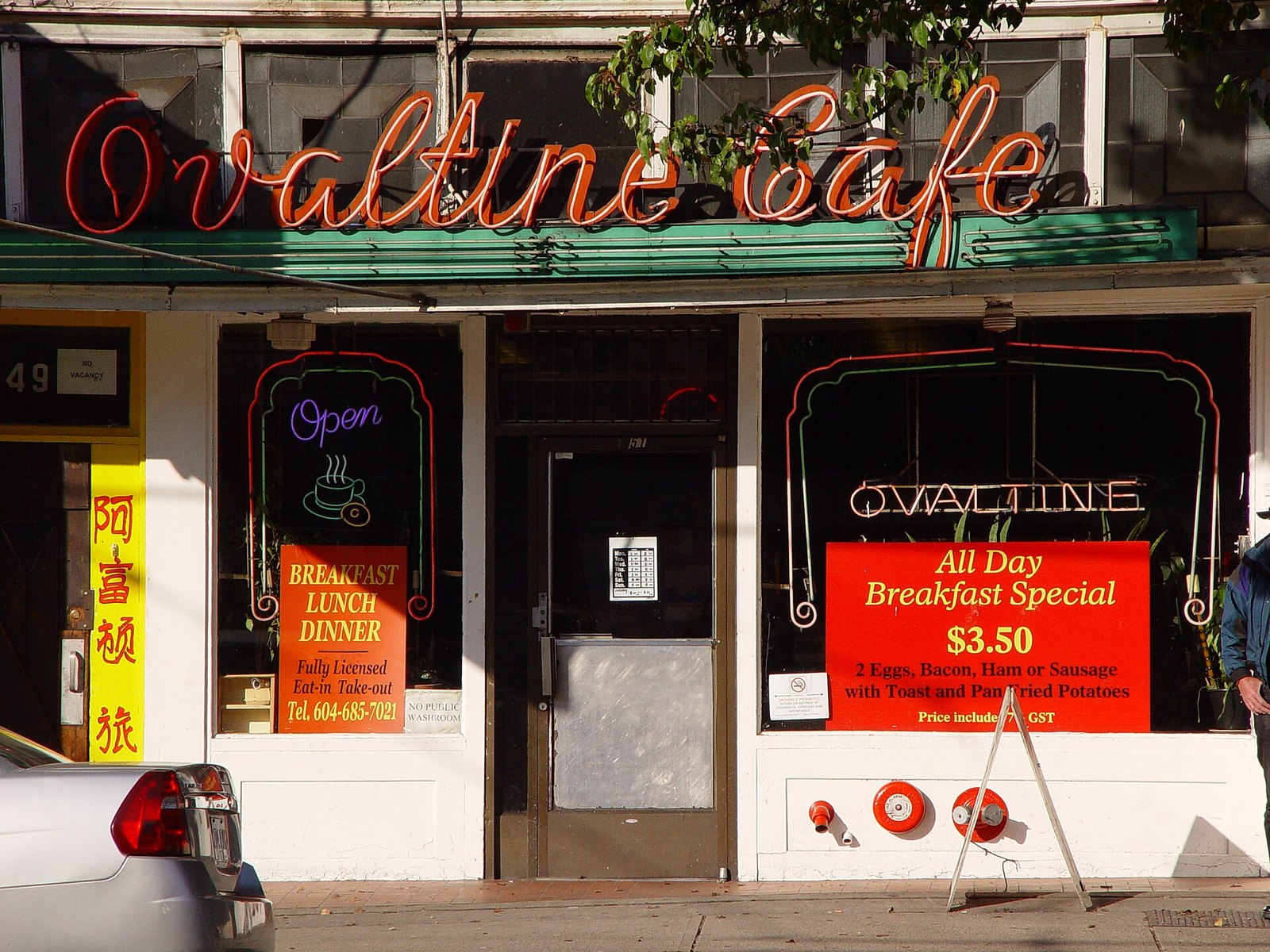 Ovaltine Cafe: I, Robot (Downtown Eastside)